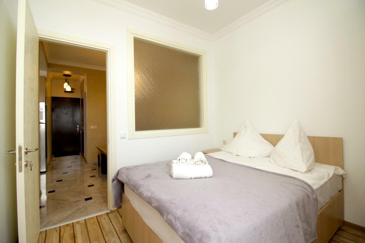 Tamar's Apartment Batumi Bagian luar foto